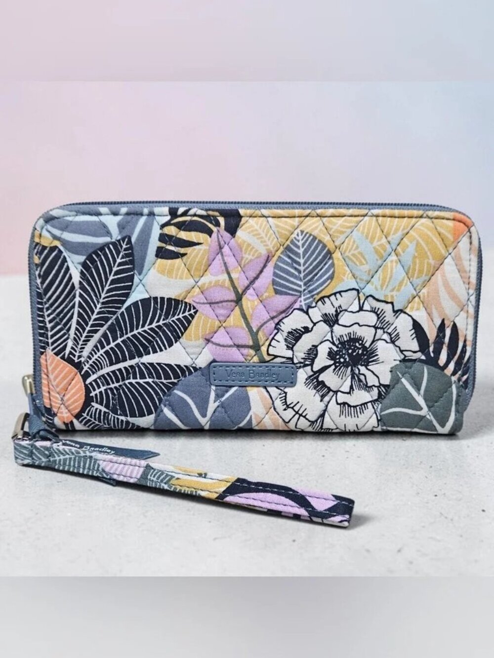 Vera Bradley RFID Accordion Wristlet In Palm Floral NWOT - Picture 2 of 4